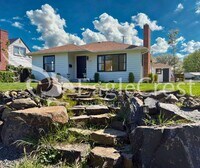 Building Photo - Charming 2 Bed, 2 Bath Home with Updated Kitchen & Outdoor Living Space