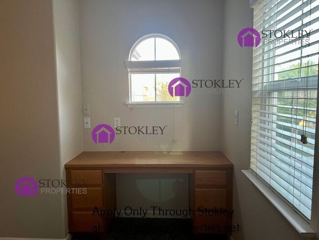 Building Photo - 1019 Sycamore Ln