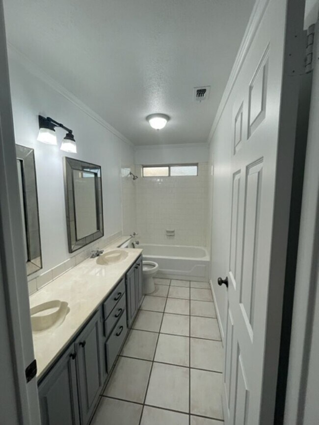 Building Photo - Coming Soon! Beautiful 4 Bed 2 Bath in Sto...