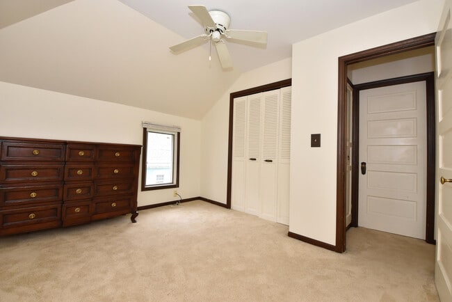 Building Photo - 661 S Lake Shore Dr
