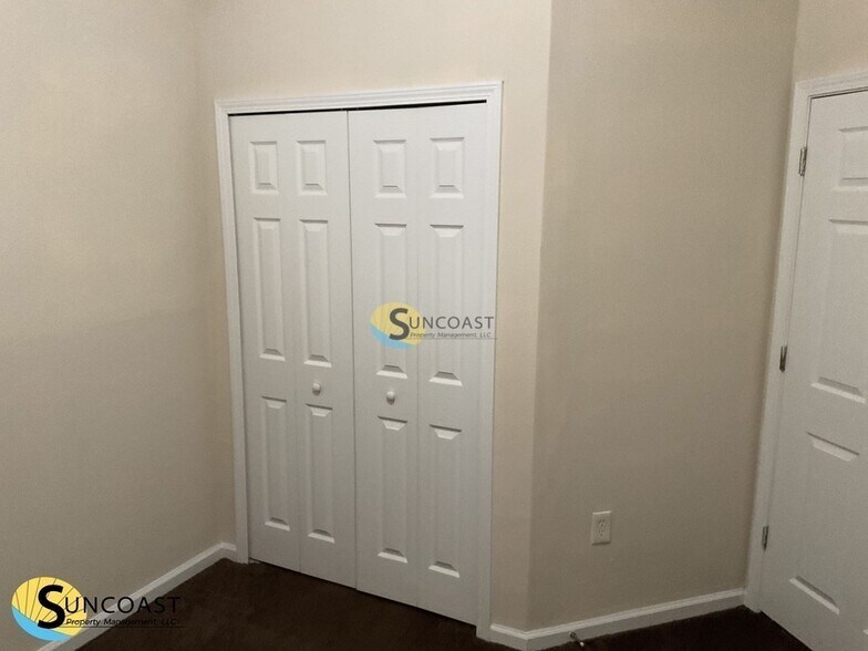 Building Photo - 6985 Ortega Woods Dr