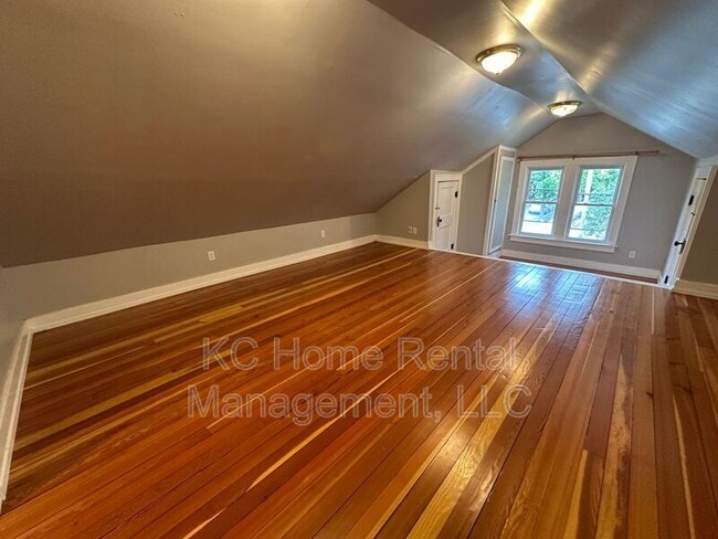 Building Photo - 1217 W 47th St