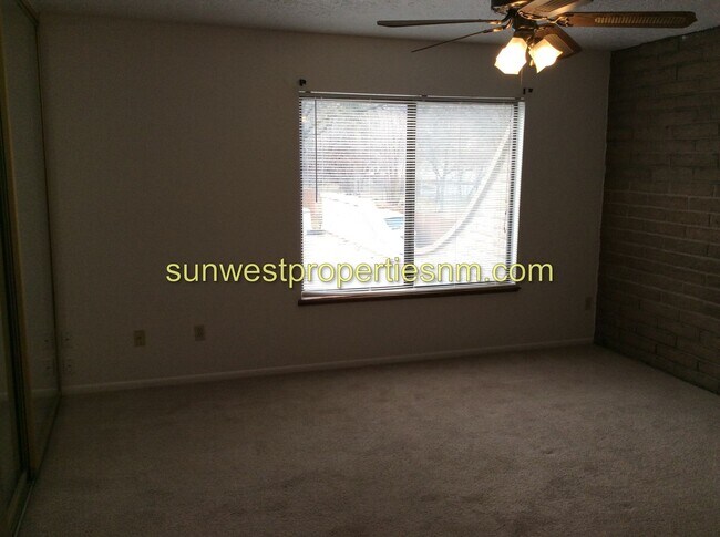 Building Photo - 3 Bed, 2.5 bath Condo
