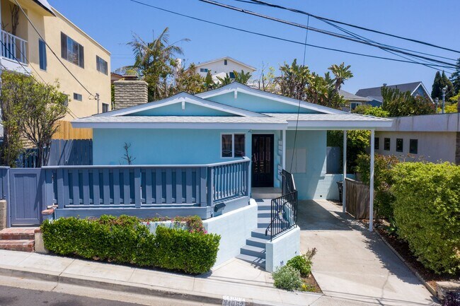 Building Photo - Charming Lantern District Bungalow