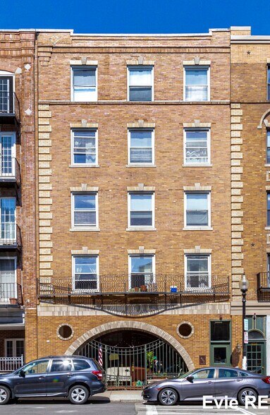 Primary Photo - 452 Hanover St