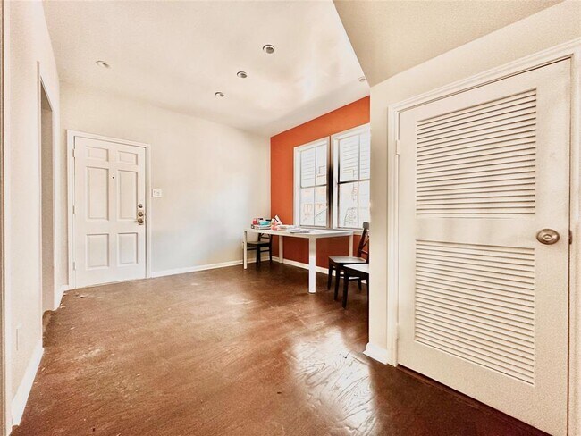 Building Photo - 2529 Rio Grande St