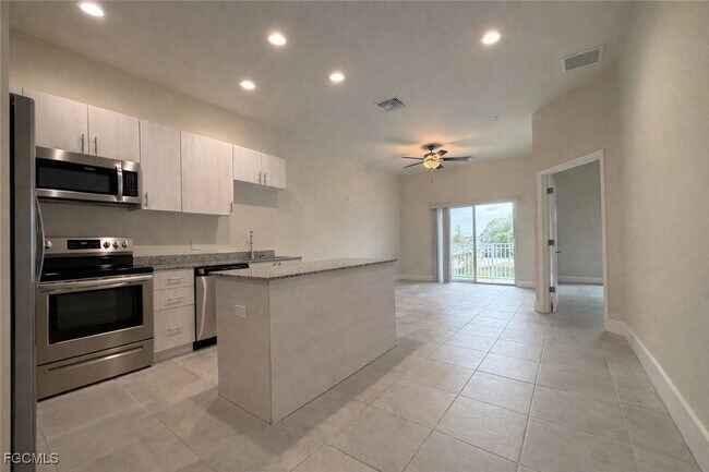 Building Photo - 3313 SW 8th Pl