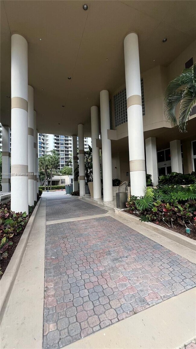 Building Photo - 770 Claughton Island Dr