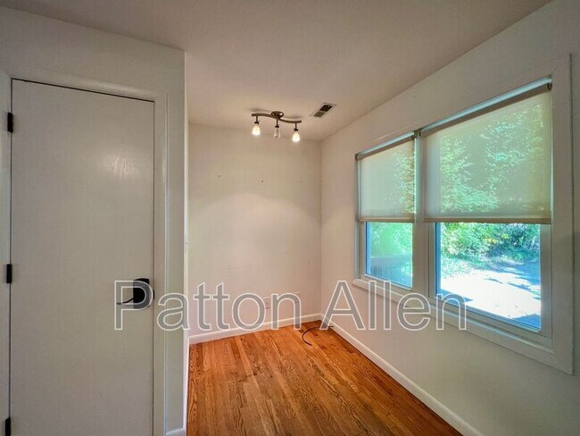 Building Photo - 126 Locust Ct