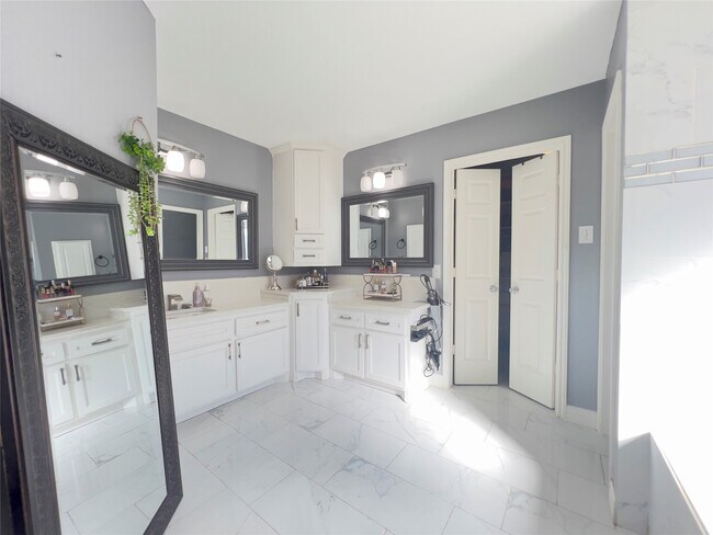 Building Photo - 10503 Desert Springs Cir