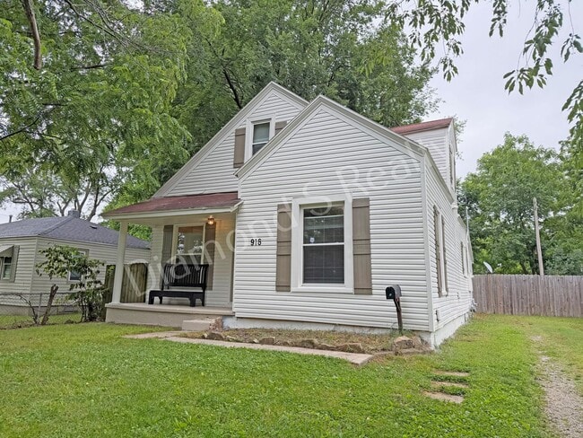 Building Photo - Beautifully Updated 4 Bedroom Home Available Now