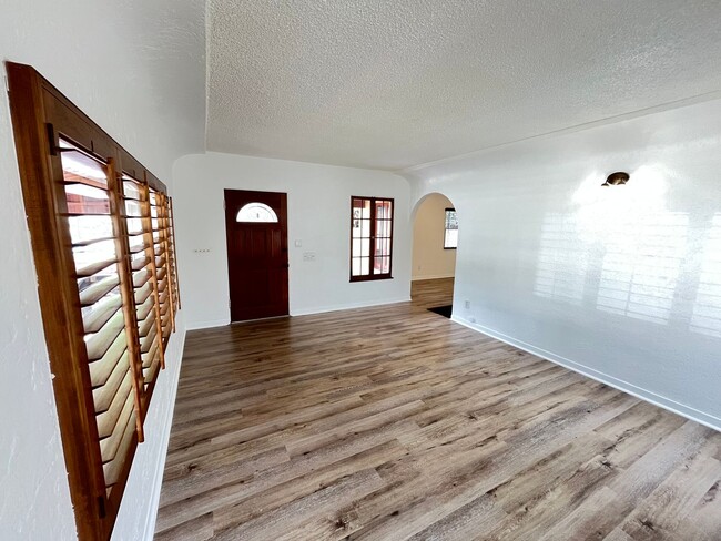 Building Photo - Adorable Spanish Style 2 Bed 1 Bath Home i...