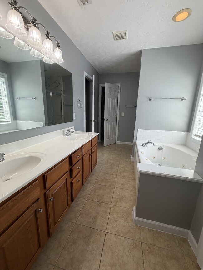 Building Photo - 44 Cutter Cir