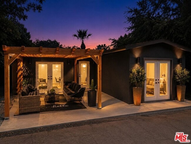 Building Photo - 885 Montecito Dr