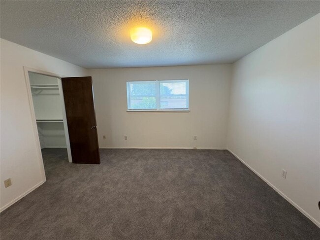 Building Photo - 3325 Brookhollow Ct