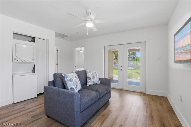 Building Photo - 1046 Periwinkle Way