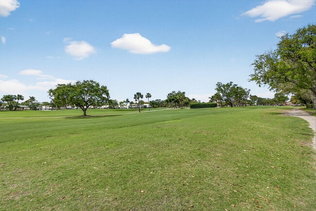 Building Photo - 18221 SE Fairview Cir