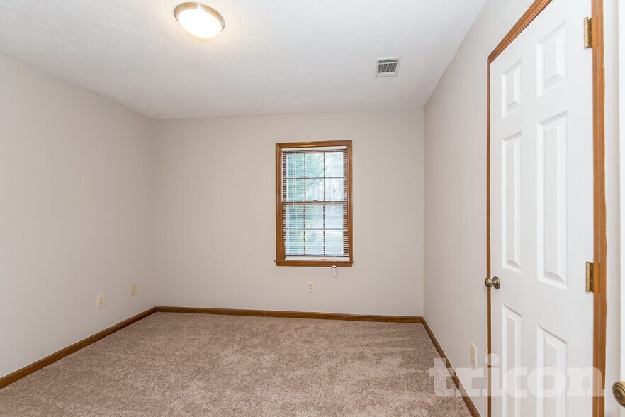 Building Photo - 184 Hickory View Dr