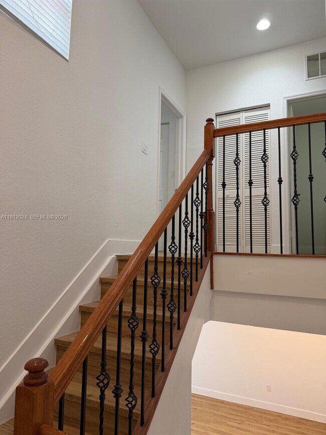 Building Photo - 14934 SW 41st Ln