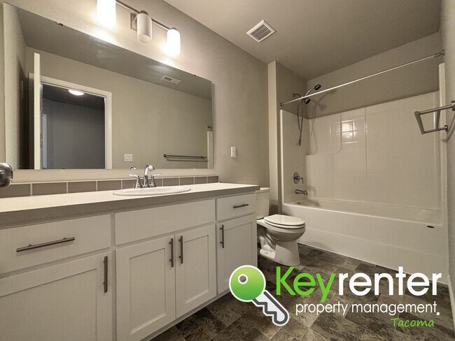 Building Photo - Beautiful 4 Bedroom 2.5 Bathroom Tacoma Home for Rent in Secluded Community!