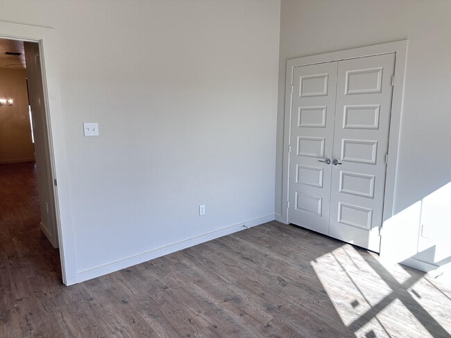 Building Photo - 10916 Albany Ave