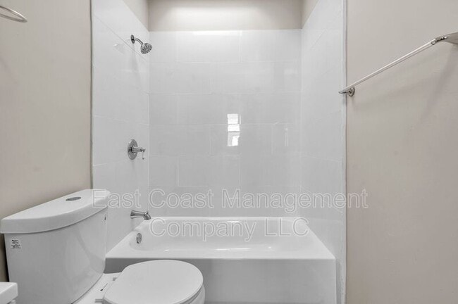 Building Photo - 425 N Curley St