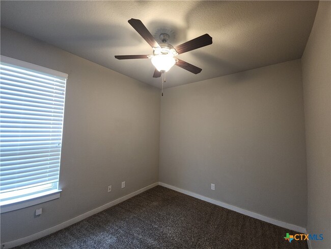 Building Photo - 1115 Creekside Orchard
