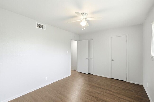 Building Photo - 2319 Greenfield Pkwy