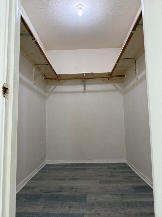 Building Photo - 2626 Holly Hall St