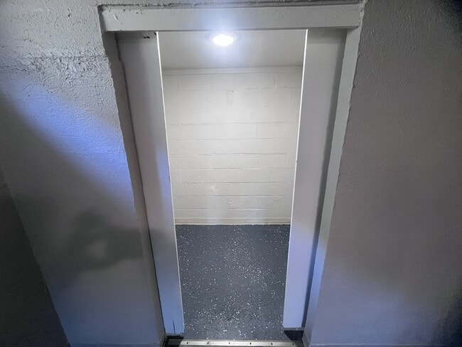 Building Photo - 724 Silver St