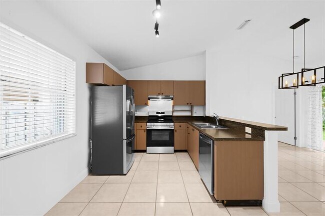 Building Photo - 9953 NW 9th Ct