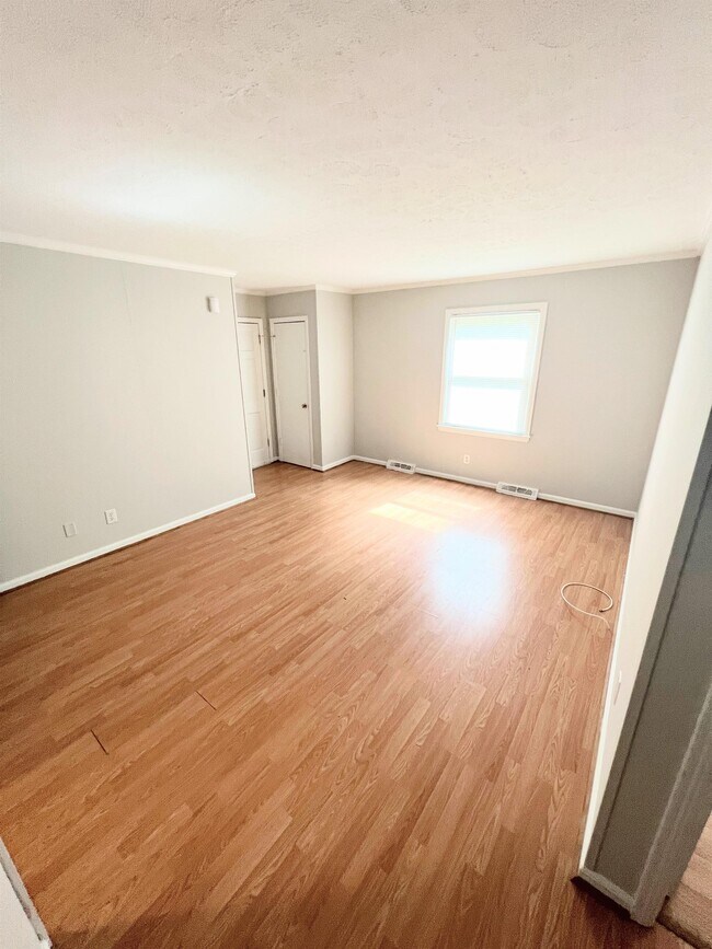 Building Photo - 1039 Oakmont Cir