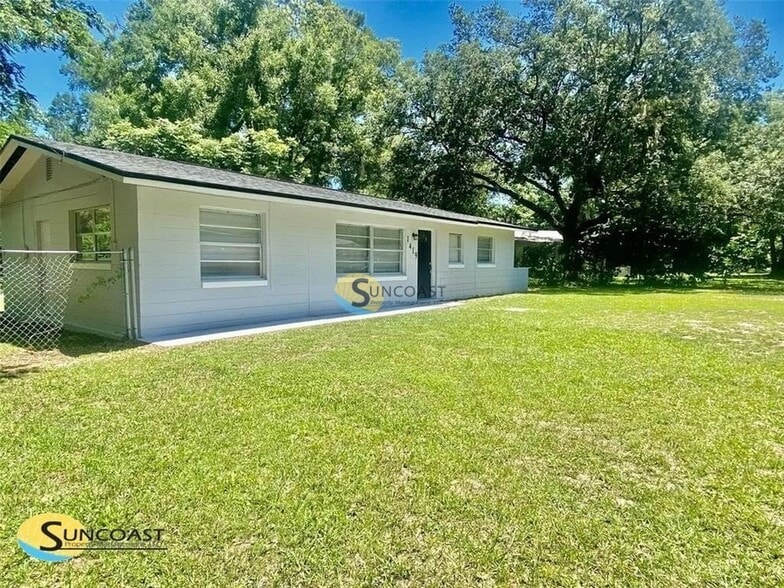 Building Photo - 1419 NE 25th Pl