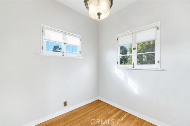 Building Photo - 1373 N Mentor Ave