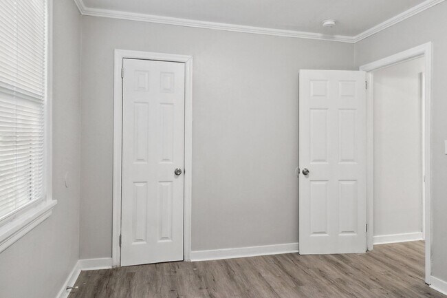 Building Photo - Large 3BR/2BA Near Downtown House For Rent
