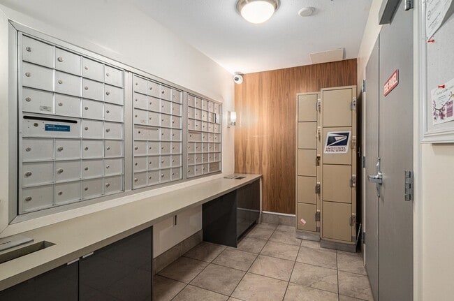 Building Photo - Spacious 1 bedroom home in the heart of Ha...