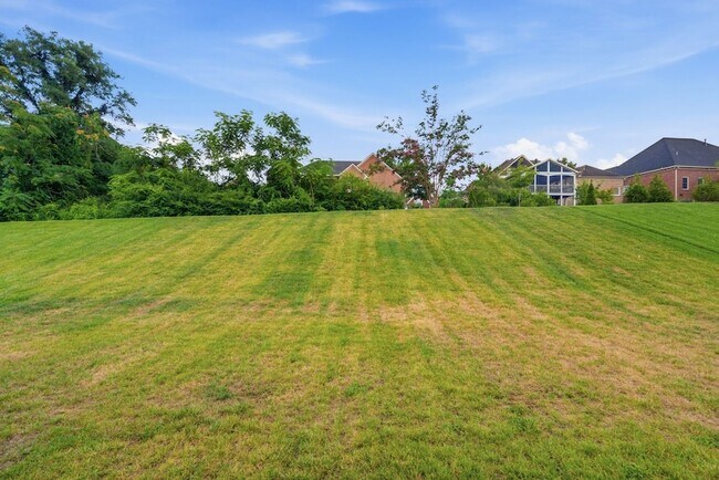 Building Photo - 1061 Sycamore Ests