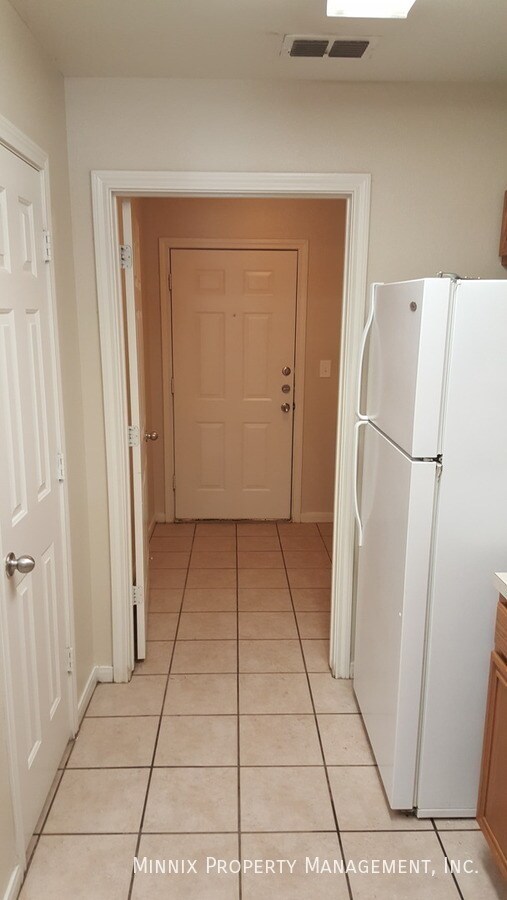 Building Photo - 517 N Brentwood Ave