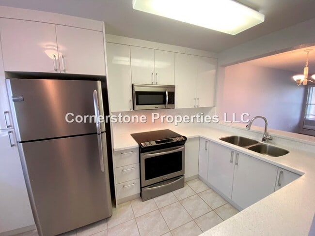 Building Photo - 3054 Ala Poha Pl