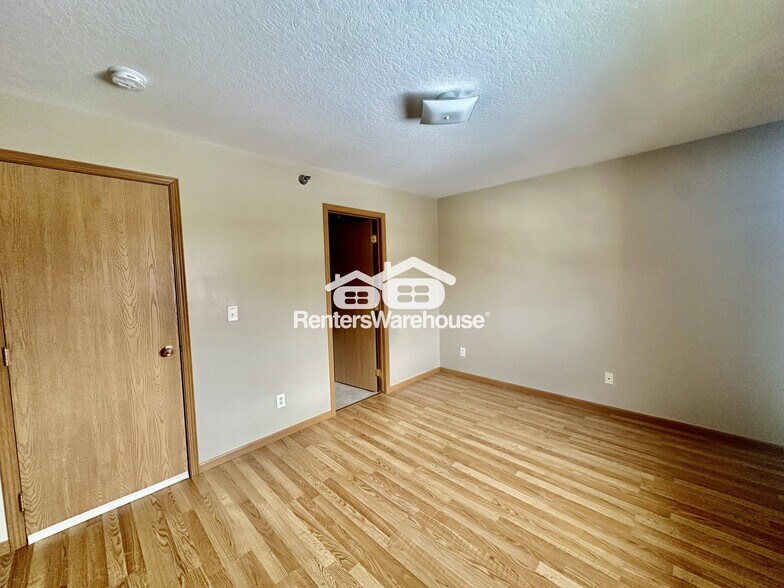 Building Photo - 5924 Sutton Pl