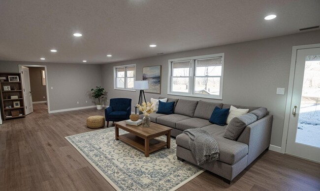 Building Photo - 715 Bluffdale Dr