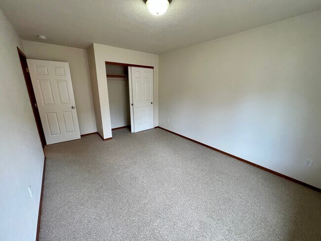 Building Photo - 293 Sowell Dr