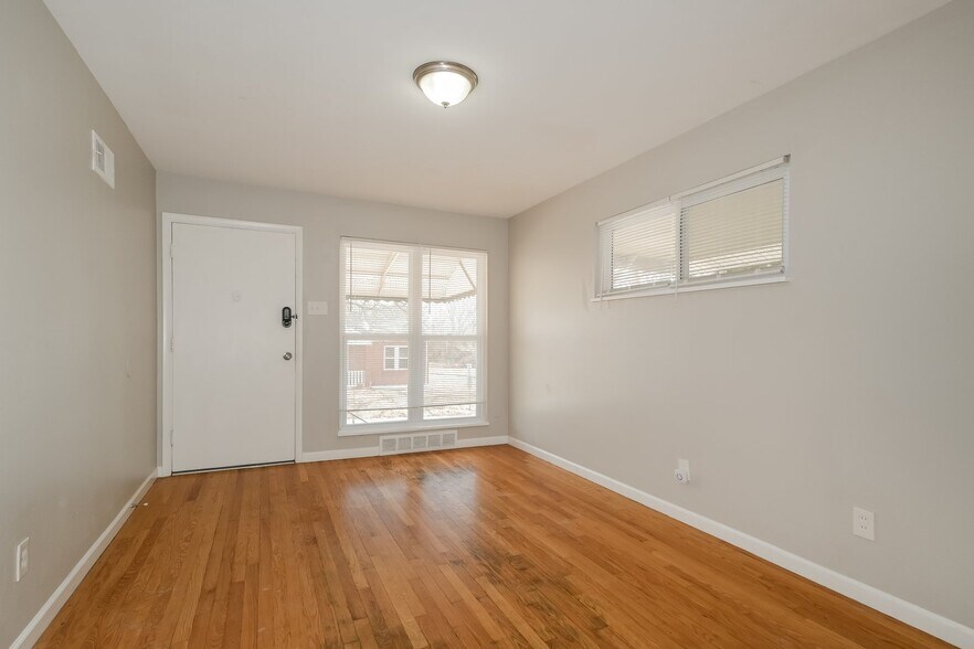 Building Photo - 6606 Boles Ave