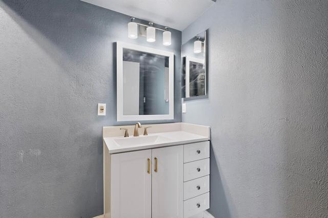 Building Photo - 5613 Powers St