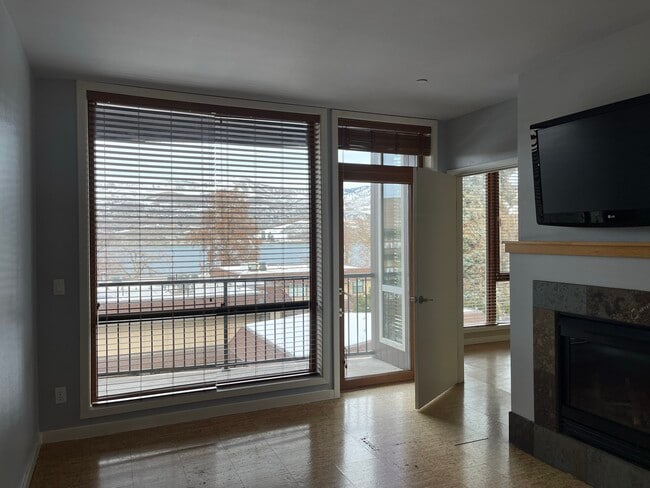 Building Photo - 2220 W Woodin Ave