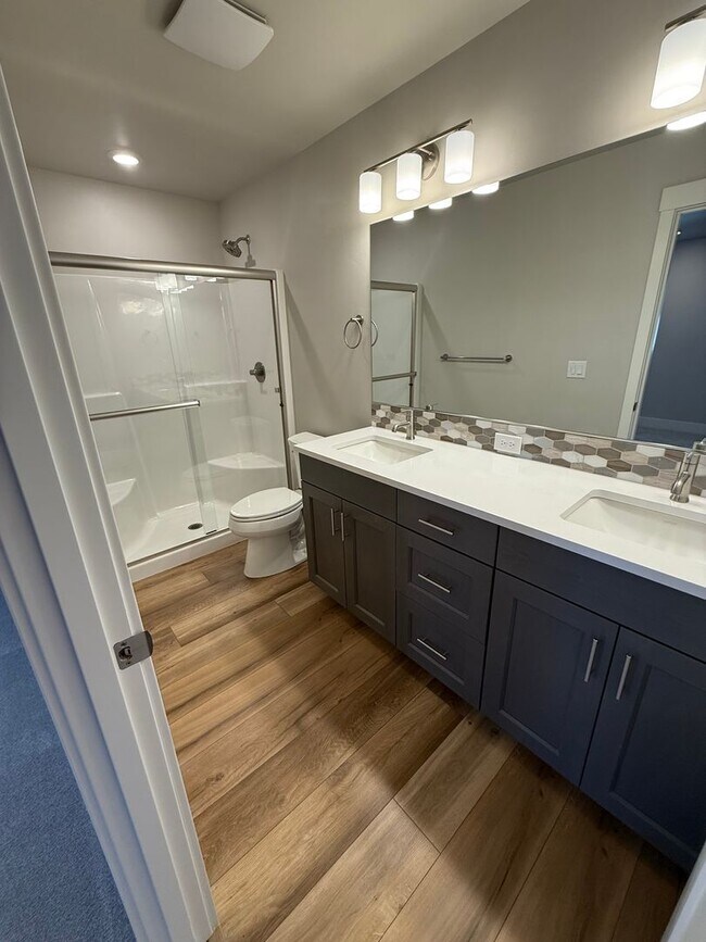 Building Photo - Petrosa!  3 Bdrm, 2.5 Bath 1450 sq ft Town...