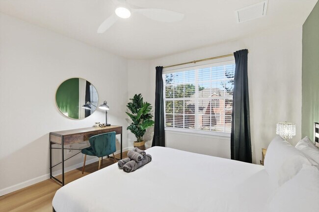 Building Photo - 2831 Rosewood Blvd