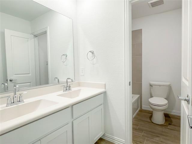 Building Photo - 14625 Little Water Dr