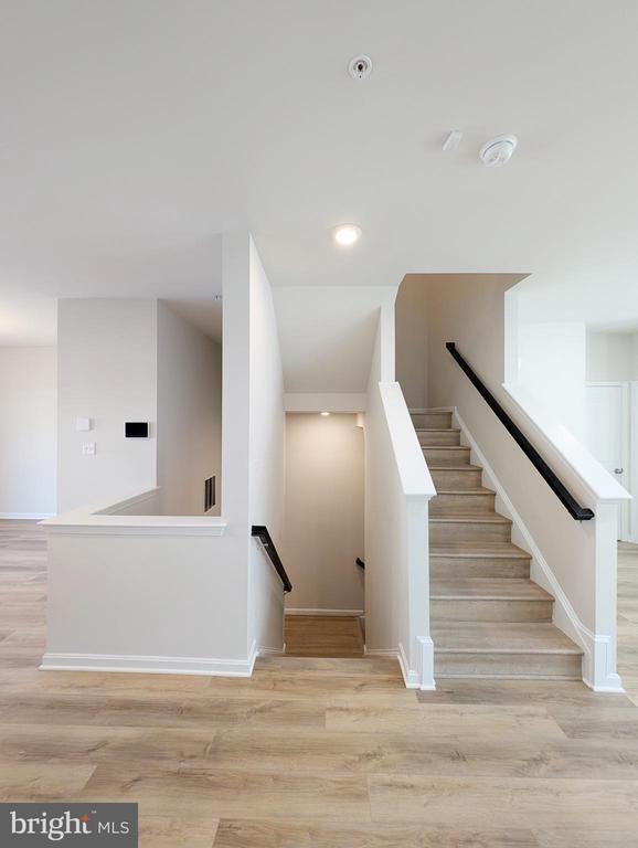 Building Photo - 3106 Laurel Hl Rd