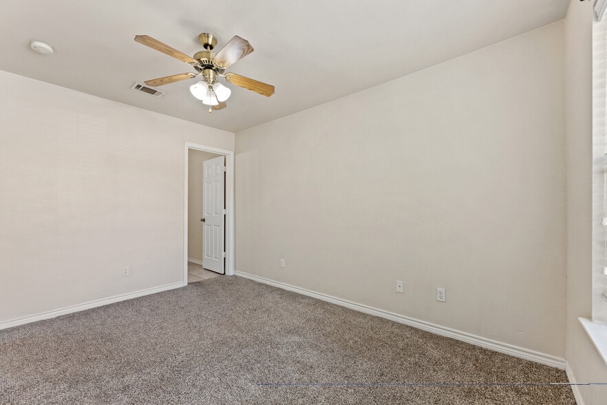 Building Photo - 100 Sendero Dr